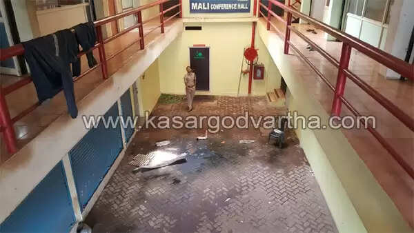 സര്ക്കാര് ഉദ്യോഗസ്ഥന്റെ മരണത്തില് സംശയമെന്ന് ബന്ധുക്കള്; മൃതദേഹം പരിയാരത്തേക്ക് മാറ്റി