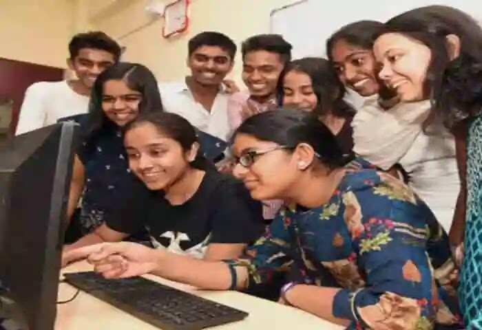 Exam Result | പ്ലസ് ടു പരീക്ഷ ഫലം പ്രഖ്യാപിച്ചു; 82.95 ശതമാനം വിജയം; വി എച് എസ് ഇയിൽ 78.39%; ഫലം ഇങ്ങനെ പരിശോധിക്കാം