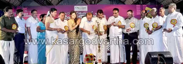 കാസര്കോട് മഹോത്സവിന് വര്ണാഭമായ തുടക്കം