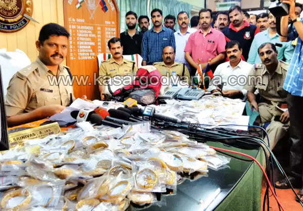 കുഡ്ലു ബാങ്ക് കൊള്ള: 10 ദിവസംകൊണ്ട് സ്വര്ണവും പ്രതികളേയും പിടികൂടിയ അന്വേഷണ സംഘത്തിന് നാട്ടുകാരുടെ അഭിനന്ദനം