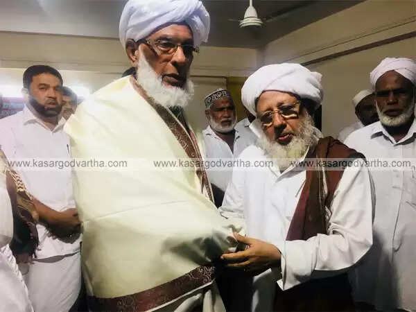 യു എം അബ്ദുര് റഹ് മാന് മുസ്ലിയാര്ക്ക് ജന്മനാടിന്റെ ആദരം പ്രൗഡമായി; വിനയം മുഖമുദ്രയാക്കിയാല് അംഗീകാരങ്ങള് തേടിവരുമെന്ന് അബ്ദുല് അസീസ് അശ്റഫി