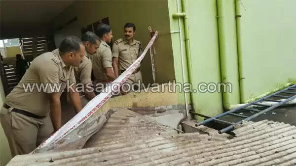 സര്ക്കാര് ഉദ്യോഗസ്ഥന്റെ മരണത്തില് സംശയമെന്ന് ബന്ധുക്കള്; മൃതദേഹം പരിയാരത്തേക്ക് മാറ്റി