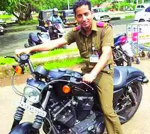 സ്വര്ണകടത്തിന് ജ്വല്ലറികള്ക്കും ബന്ധം; കാസര്കോട്ടെ രണ്ട് ജ്വല്ലറികളില് റെയ്ഡ്