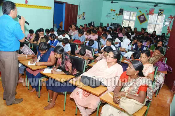 ബേക്കല് ബിആര്സിയില് ഹിന്ദി കവിതാ ശില്പശാല സംഘടിപ്പിച്ചു