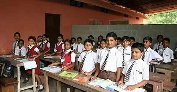 കണ്ണൂര് - കാസര്കോട് ജില്ലകളില് സര്ക്കാര് അധ്യാപകര്ക്ക് സ്വകാര്യ ട്യൂഷന് സെന്ററുകള്