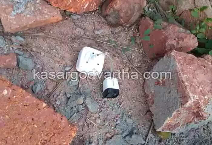 Attack | സാന്ത്വന പ്രവര്ത്തനങ്ങള്ക്ക് തുക കണ്ടെത്താനായി നിര്മിക്കുന്ന ക്വാര്ടേഴ്സിന് നേരെ അക്രമം; കല്ലുകളടക്കം പിഴുതെറിഞ്ഞു; പൊലീസ് അന്വേഷണം തുടങ്ങി