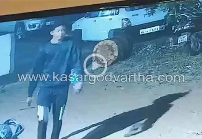 Thieves | റെയില്വേ സ്റ്റേഷനില് ഇരുചക്രവാഹനങ്ങള് പാര്ക് ചെയ്ത് പോകുന്നവര് ജാഗ്രതൈ; പെട്രോള് ഊറ്റുന്നവര് സജീവം, സംഘത്തില് യുവതികളും