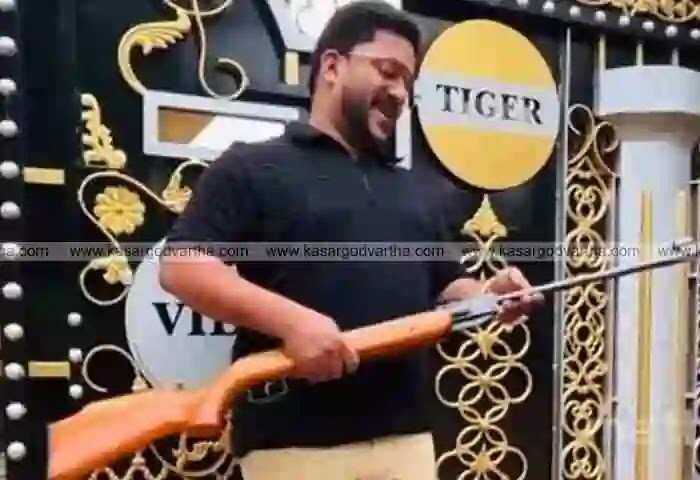 Fine paid | തെരുവ് നായ്ക്കള്ക്കെതിരെ തോക്കുമേന്തി സമീര് നടത്തിയ 'യുദ്ധം' കോടതിയില് പിഴ അടച്ചുകൊണ്ട് അവസാനിപ്പിച്ചു