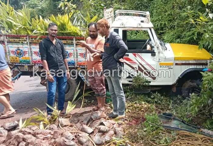 Accident | ചെർക്കള - അട്ക്ക സ്ഥല റൂടിൽ വീണ്ടും അപകടം; പികപ് വാനിൽ ബസിടിച്ച് ഒരാൾ മരിച്ചു