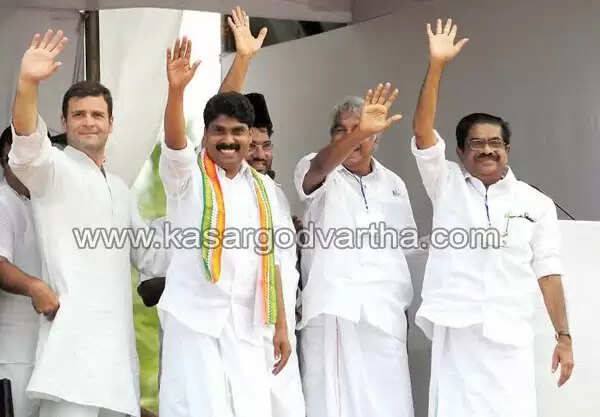 ആവേശ തിരയിളക്കി രാഹുല് പറന്നിറങ്ങി; കേരളത്തിലെ ജനങ്ങളുടെ രാഷ്ട്രീയ ബോധത്തിന് പ്രശംസ