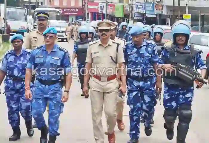Route march | കാസര്കോട് നഗരത്തിലും കേന്ദ്ര സേന റൂട് മാര്ച് നടത്തി