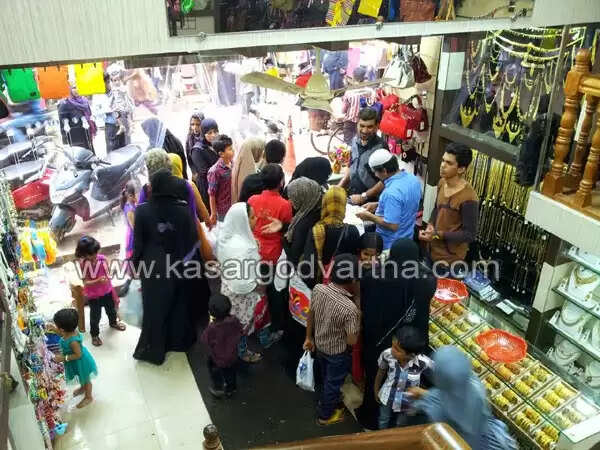 വിലക്കയറ്റത്തിന്റെ പെരുന്നാള് വിപണി; എങ്കിലും നഗരത്തില് തിരക്കൊഴിഞ്ഞില്ല