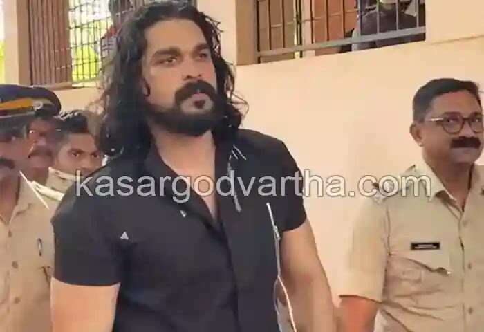 Shiyas Kareem | പീഡനക്കേസ്: യുവതിയുമൊത്ത് മറയൂരിലെ റിസോർടിൽ പോയിട്ടില്ലെന്ന് നടൻ ശിയാസ് കരീം; തെളിവ് നിരത്തി പൊലീസ്; ഫോൺ കസ്റ്റഡിയിലെടുത്ത് ഫോറൻസിക് പരിശോധനയ്ക്ക് അയച്ചു