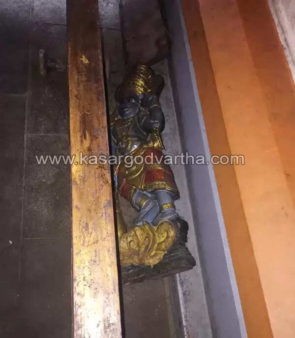 വന് ക്ഷേത്ര കവര്ച്ചാശ്രമം; നാലര കിലോ വെള്ളി ചാക്കില് കെട്ടി കടത്തുന്നത് പൂജാരി തടഞ്ഞു