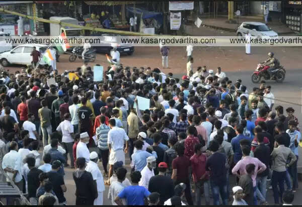 പൗരത്വ ഭേദഗതി നിയമത്തിനെതിരെ പ്രതിഷേധം കത്തുന്നു; കാസര്കോട്ട് വിവിധയിടങ്ങളില് കൂറ്റന് റാലികള്