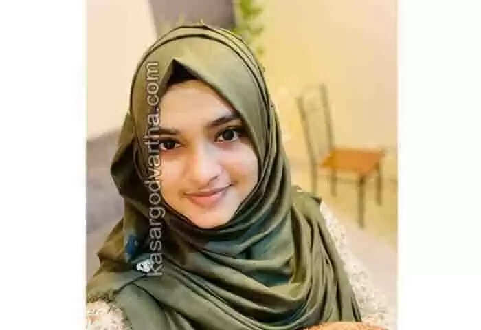 Art | മാലിന്യത്തിൽ നിന്ന് കരകൗശല വസ്തുക്കൾ; മലയാളി യുവതി വിസ്മയം സൃഷ്ടിക്കുന്നു; പ്രകൃതി സംരക്ഷണത്തിനായുള്ള അമീന അജ്മലിന്റെ പ്രവർത്തനങ്ങൾക്ക് നിറഞ്ഞ കയ്യടി