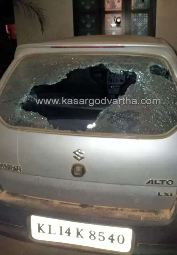 ചളിയങ്കോട്ടും മേല്പറമ്പിലും അക്രമികളുടെ വിളയാട്ടം: വിദ്യാര്ത്ഥിക്ക് ഗുരുതരം, വീടുകളും കാറുകളും തകര്ത്തു