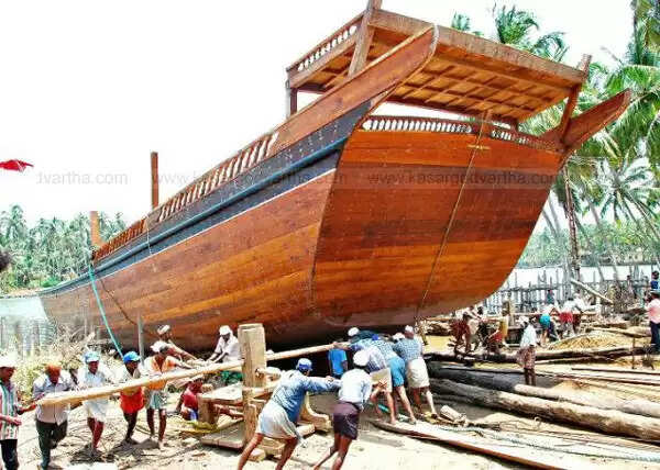 അന്താരാഷ്ട്ര തലത്തില് ആദ്യമായി ഉരു ടൂറിസം കാസര്കോട്ട്; വിദേശ- ആഭ്യന്തര ടൂറിസ്റ്റുകള്ക്ക് നദിയോര സംസ്കാര സഞ്ചാര ടൂറിസം വിഭാവനം ചെയ്ത് ബി ആര് ഡി സി