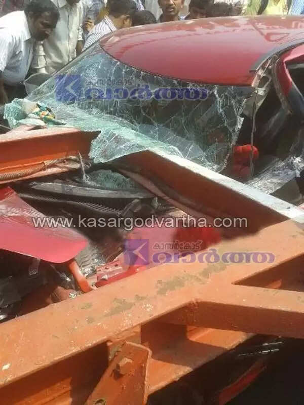 ടാങ്കര് ലോറിയും കാറും കൂട്ടിയിടിച്ച് അമ്മയ്ക്കും മകനും പരിക്ക്; അമ്മയുടെ നില ഗുരുതരം