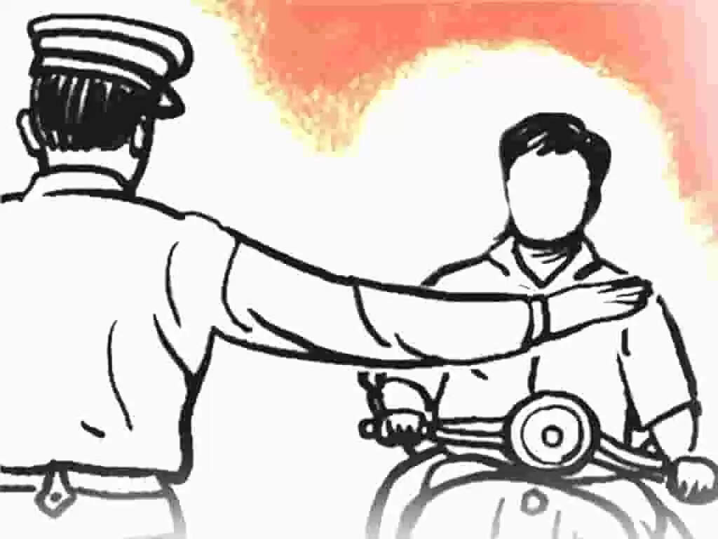 Bribe | ഇതാണ് പണരഹിത ഇടപാട്! 'നിയമങ്ങൾ തെറ്റിച്ചെത്തിയ ഇരുചക്ര വാഹനക്കാരെ തടഞ്ഞുനിർത്തി; കൈക്കൂലിയായി 2 കസേരകൾ വാങ്ങി കേസ് ഒഴിവാക്കി ട്രാഫിക് പൊലീസ്'; ചിത്രങ്ങൾ പുറത്ത്