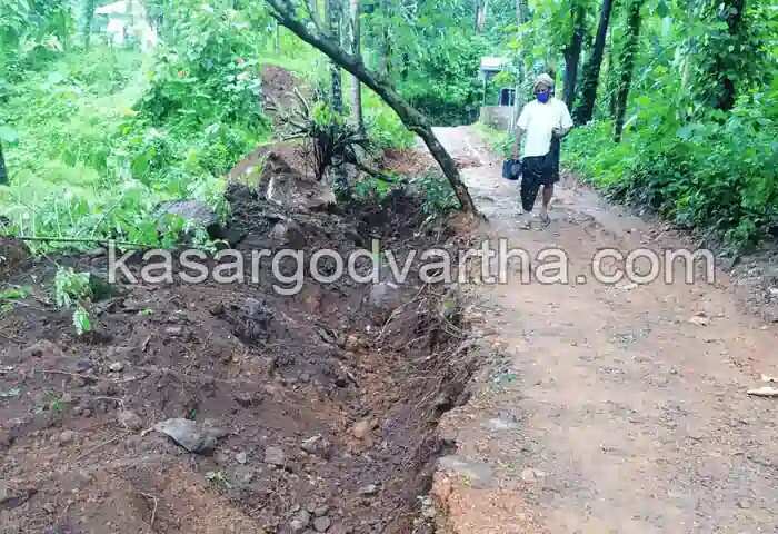 Road Issue | 'കരുതലും കൈതാങ്ങും' അദാലതും തുണയായില്ല; മന്ത്രി ഉത്തരവ് നല്കിയിട്ടും കിടപ്പ് രോഗിയായ മോഹനന് സഞ്ചാരവഴി തുറന്നില്ല