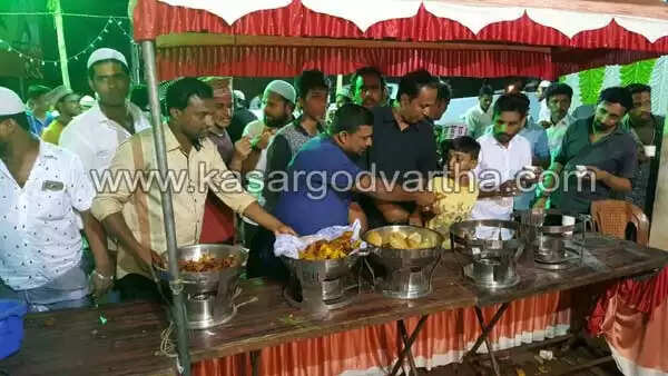 27 ാം രാവില് പ്രാര്ത്ഥനാനിരതരായി വിശ്വാസികള്; സിയാറത്തിനും മറ്റുമായി എത്തിയത് ആയിരങ്ങള്