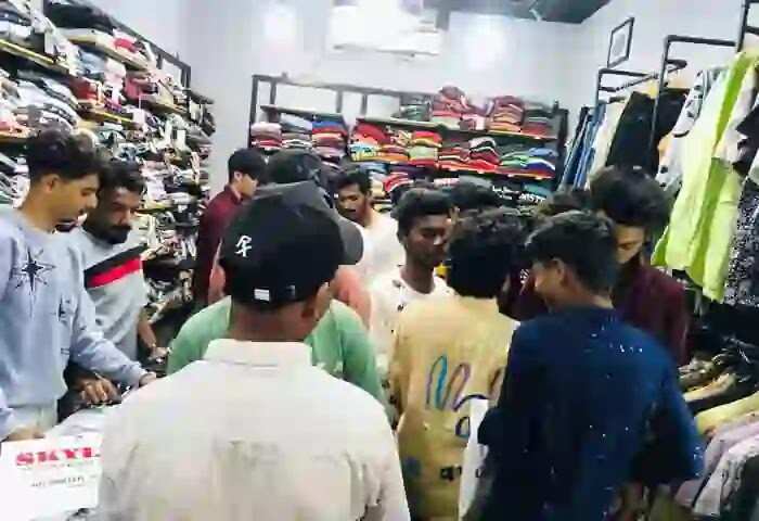 Eid Purchase | പെരുന്നാള് പടിവാതില്ക്കല്; വ്യാപാര മേഖലയില് വന്തിരക്ക്; പുത്തന് ഉണര്വില് വിപണി