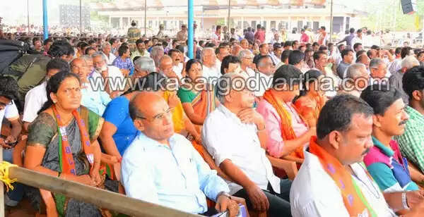 കൊടുങ്കാറ്റായി മോഡി; ആവേശത്തേരിലേറി അണികള്