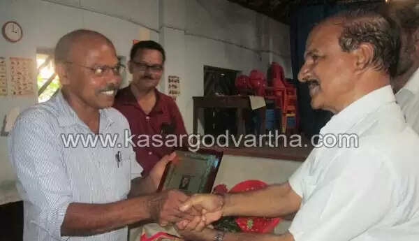 അധ്യാപകര്ക്ക് യാത്രയയപ്പ് നല്കി