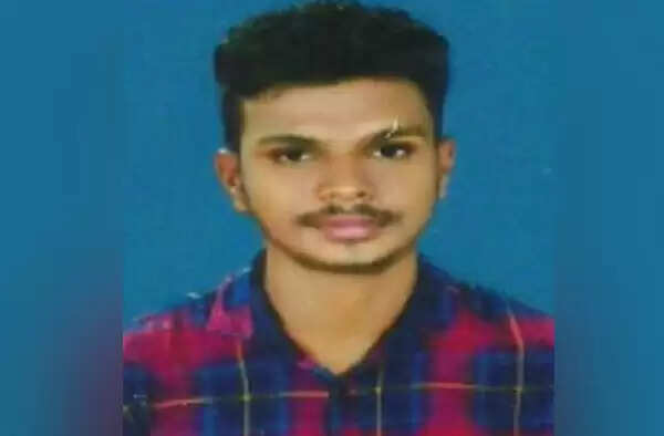 കൂട്ടുകാര്ക്കൊപ്പം കുളത്തില് കുളിക്കാനിറങ്ങിയ 16കാരന് മുങ്ങിമരിച്ചു