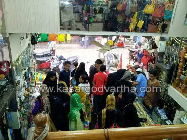 വിലക്കയറ്റത്തിന്റെ പെരുന്നാള് വിപണി; എങ്കിലും നഗരത്തില് തിരക്കൊഴിഞ്ഞില്ല