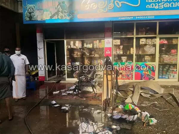 ഫാന്സി കട കത്തി നശിച്ചു; 10 ലക്ഷം രൂപയുടെ നഷ്ടം