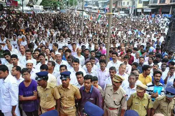വി.എം സുധീരന്റെ ജനപക്ഷ യാത്രയ്ക്ക് കുമ്പളയില് ആവേശോജ്ജ്വല തുടക്കം
