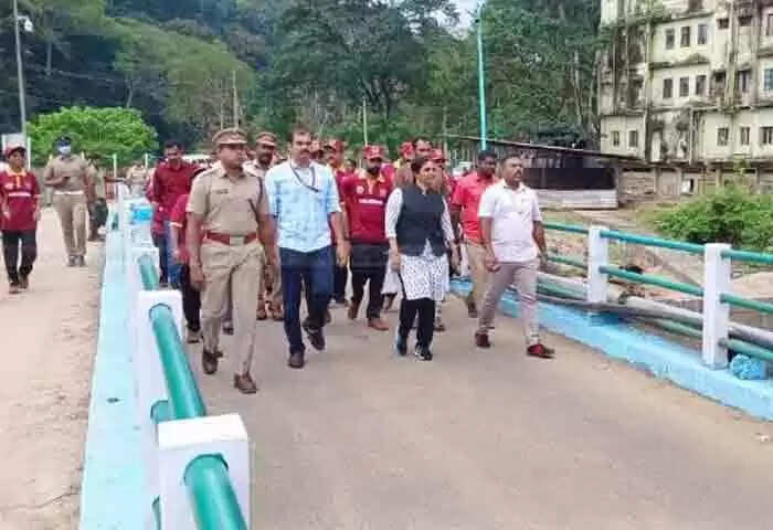 Security | ശബരിമല: മണ്ഡല മകരവിളക്ക് കാലത്ത് റോഡപകടങ്ങളില് പെടുന്നവര്ക്ക് പെട്ടെന്ന് സഹായം എത്തിക്കാൻ 50 അംഗം ടീം; സുരക്ഷാ മുന്നൊരുക്കങ്ങള് അഗ്നി രക്ഷാ വകുപ്പ് ഡയറക്ടര് ജെനറല് വിലയിരുത്തി