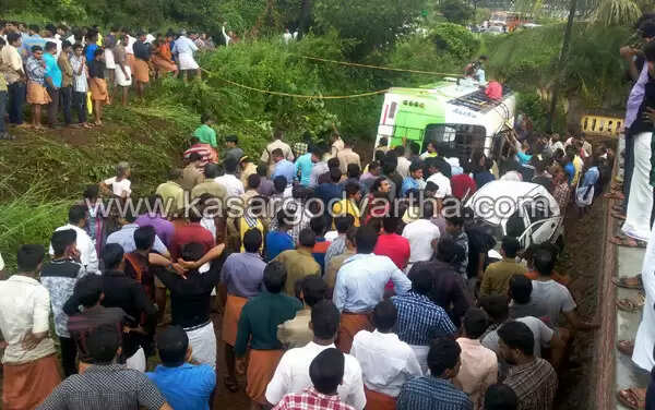 മാവുങ്കാലില് ബസും കാറും കൂട്ടിയിടിച്ച് യുവതി മരിച്ചു; ഭര്ത്താവിനും കുട്ടിക്കും ഗുരുതരം