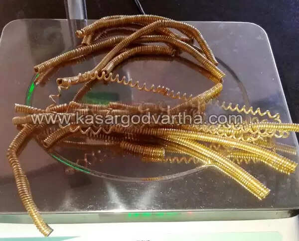 രണ്ടുകിലോ സ്വര്ണവുമായി 3 കാസര്കോട്ടുകാര് മംഗലാപുരത്ത് അറസ്റ്റില്