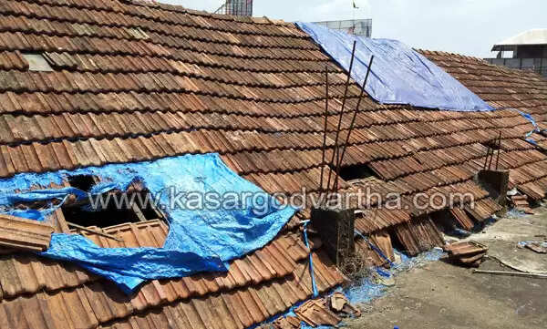 കാസര്കോട്ട് വീണ്ടും കവര്ച; 3 കടകള് കുത്തിത്തുറന്നു