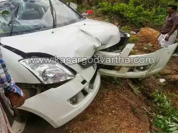 കാര് കുഴിയിലേക്ക് മറിഞ്ഞ് സ്ത്രീകള് ഉള്പെടെയുള്ള യാത്രക്കാര് നിസാര പരിക്കുകളോടെ രക്ഷപ്പെട്ടു
