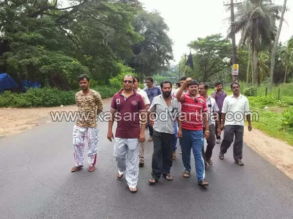 കുമ്പളയിലെ സി.പി.എം പ്രവര്ത്തകന്റെ കൊല: ഹര്ത്താല് പൂര്ണം, വിവിധ സ്ഥലങ്ങളില് പ്രകടനങ്ങള്