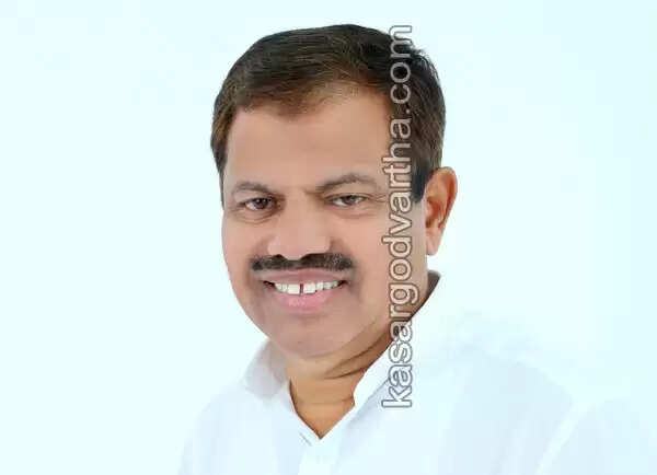 തീരദേശ നിയമ ലംഘന വീടുകള്; ലിസ്റ്റില്പെട്ടവര് ആശങ്കപ്പെടേണ്ടതില്ലെന്നും കൂടെയുണ്ടാവുമെന്നും എം സി ഖമറുദ്ദീന് എം എല് എ