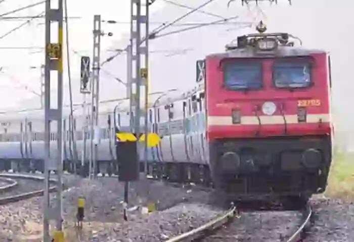 Train | ചെറുവത്തൂര്-നീലേശ്വരം പാതയില് അറ്റകുറ്റപ്പണി: മെയ് 11നും 18നും ഇടയില് ട്രെയിന് സര്വീസില് നിയന്ത്രണം; ചില വണ്ടികളുടെ സമയത്തില് മാറ്റം, ഓട്ടവും ചുരുക്കി
