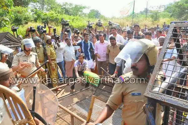 ജനസമ്പര്ക്ക പരിപാടിയിലേക്ക് ബി.ജെ.പി മാര്ച്ച്