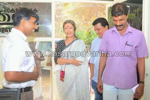 പ്രൊഫ. മുഹമ്മദ് സുലൈമാനും വൃന്ദ കാരാട്ടും കാസര്കോട് വാര്ത്ത സന്ദര്ശിച്ചു