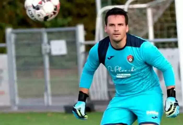 Died | പെനാല്റ്റി കിക് സേവ് ചെയ്തതിന് പിന്നാലെ മൈതാനത്ത് കുഴഞ്ഞുവീണു; ഗോള്കീപര് മരിച്ചു