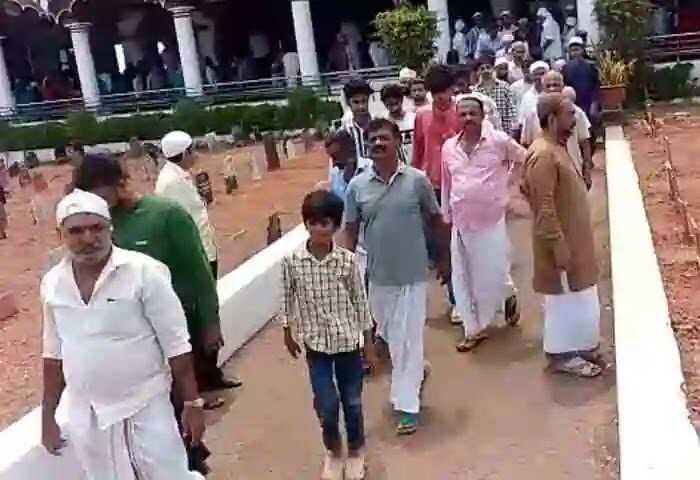 Ramadan | റമദാനിലെ അവസാന 10ലെ വെള്ളിയാഴ്ചയില് പുണ്യം തേടിയെത്തിയ വിശ്വാസികളെ കൊണ്ട് മസ്ജിദുകള് നിറഞ്ഞൊഴുകി