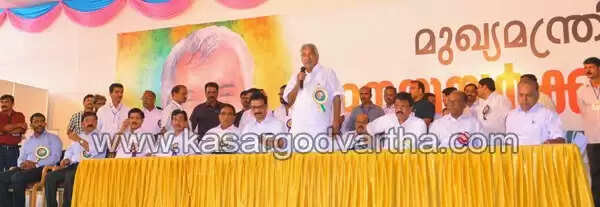 ഓണ്ലൈന് പരാതികള് കൂടുതല് കാസര്കോട്ട്; പരാതിക്കാരെ പൊരിവെയിലത്ത് കാണും: ഉമ്മന്ചാണ്ടി