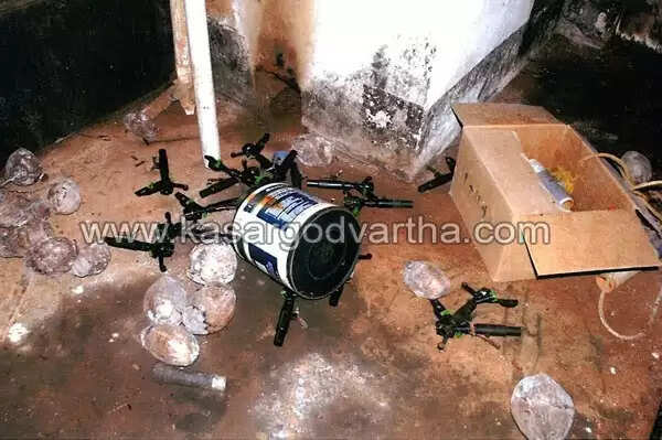 മുന് നഗരസഭാ ചെയര്മാന് എസ്.ജെ. പ്രസാദിന്റെ തുരുത്തിയിലെ വീട്ടില് കവര്ച്ച