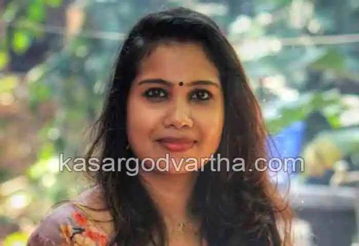 Post Mortem Report | ദേവികയുടെ ദേഹത്ത് 2 മുറിവുകള് മാത്രം; കഴുത്ത് മുക്കാല് ഭാഗവും അറ്റു തൂങ്ങി; നെഞ്ചത്തും കുത്ത്, മരണകാരണം വ്യക്തമാക്കുന്ന പോസ്റ്റുമോര്ടം പ്രാഥമിക റിപോര്ട് പൊലീസിന് ലഭിച്ചു; 'സതീഷിന്റെ ആക്രമണത്തെ ശക്തമായി ചെറുത്തു, വായ പൊത്തി പിടിച്ചതിനാല് ശബ്ദം പുറത്ത് കേട്ടില്ല'