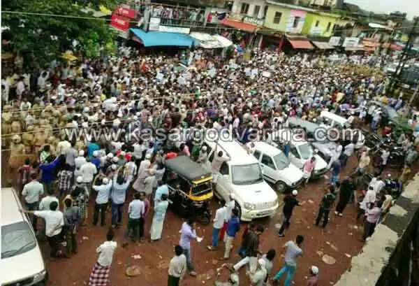 ഫേസ് ബുക്ക് പ്രചരണം: കുമ്പളയില് പ്രതിഷേധ പ്രകടനം