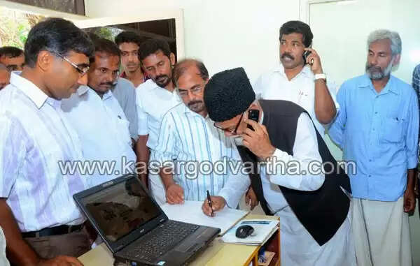 പ്രൊഫ. മുഹമ്മദ് സുലൈമാനും വൃന്ദ കാരാട്ടും കാസര്കോട് വാര്ത്ത സന്ദര്ശിച്ചു